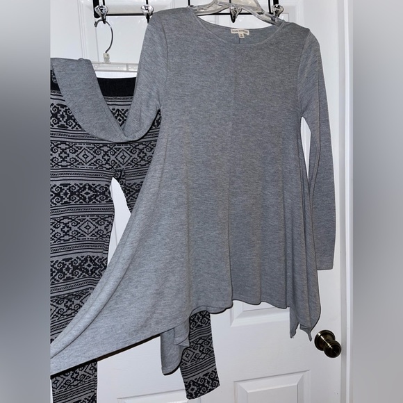 >>>2️⃣ FOR 1️⃣<<< top ➕ leggings, Women’s Zenana Outfitters top with leggings - Picture 3 of 8